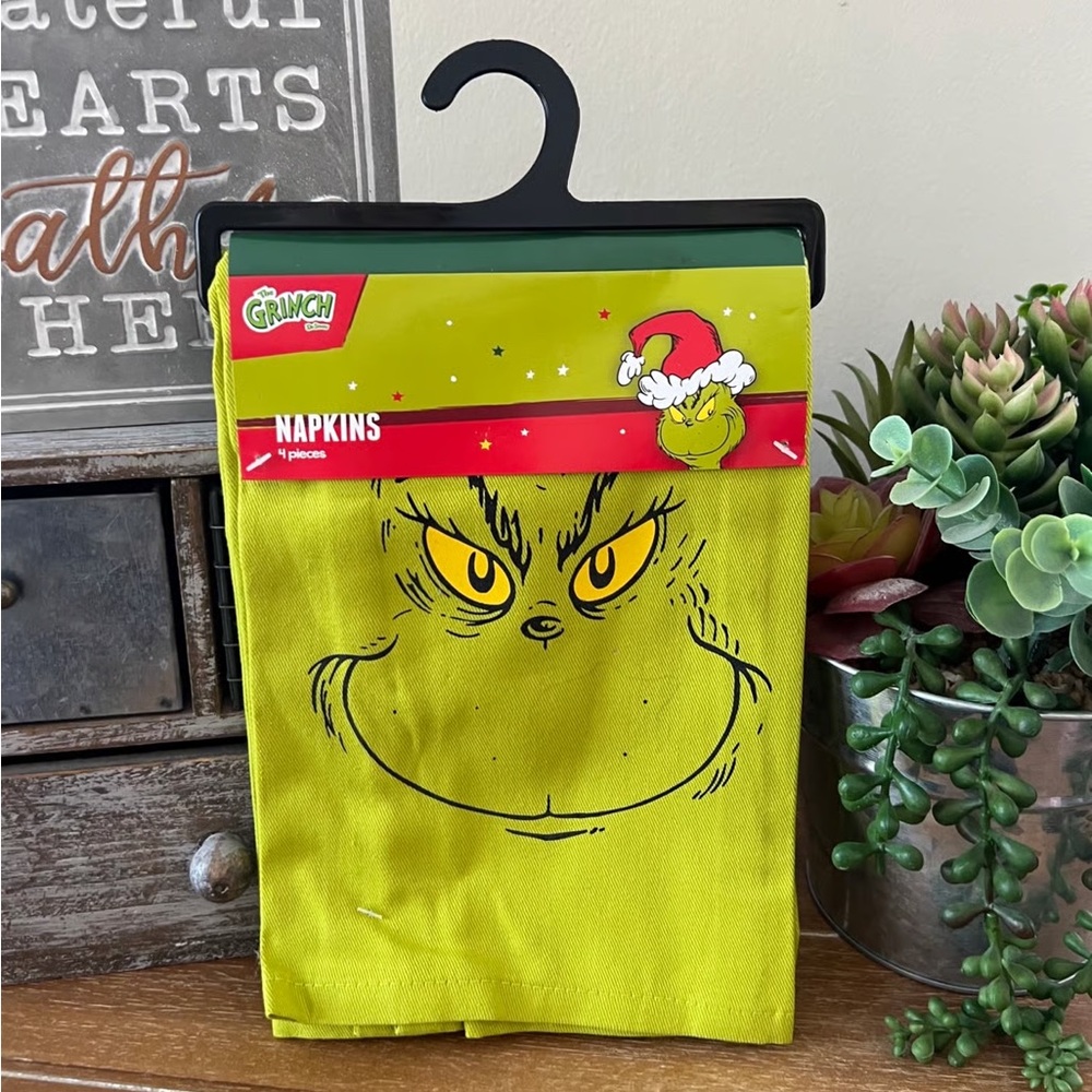 New 4 Piece Grinch Face Cloth Napkins